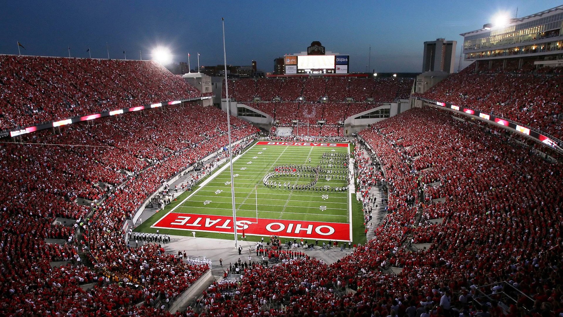 开云-欧冠决赛夜的另类头条，当库里用三分雨抢走足球头条