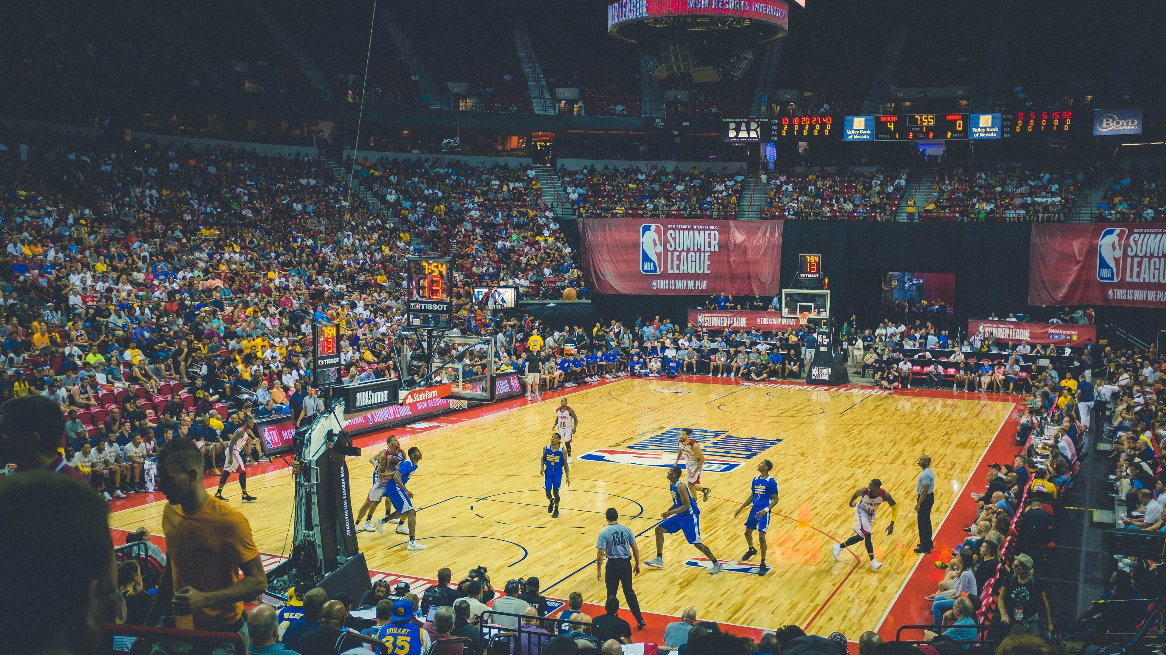 无声的引擎，当中后卫主宰进攻端，足球的战术版图如何重构？